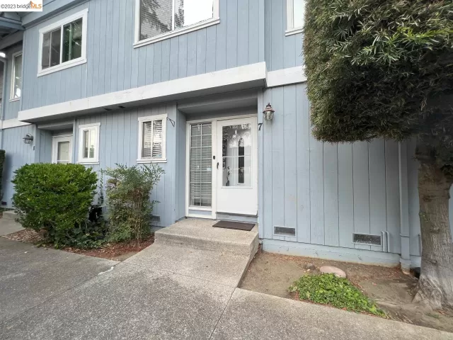 MLS: 41044066 Condo For Sale