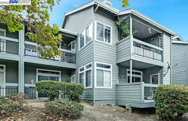 MLS: 41044326 Condo For Sale