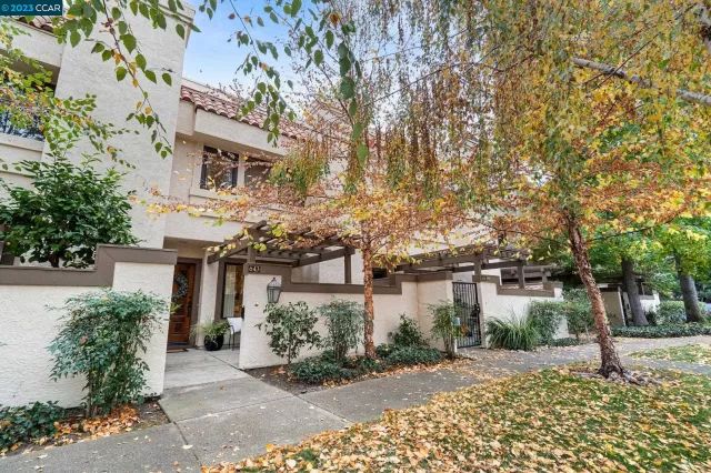 MLS: 41044531 Condo For Sale