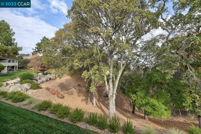 MLS: 41044587 Condo For Sale