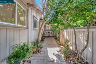 Photo #2: 41044602 Listing