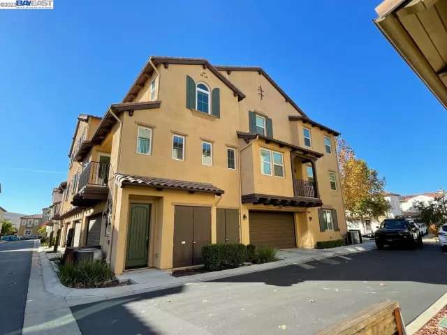 MLS: 41044741 Condo For Sale