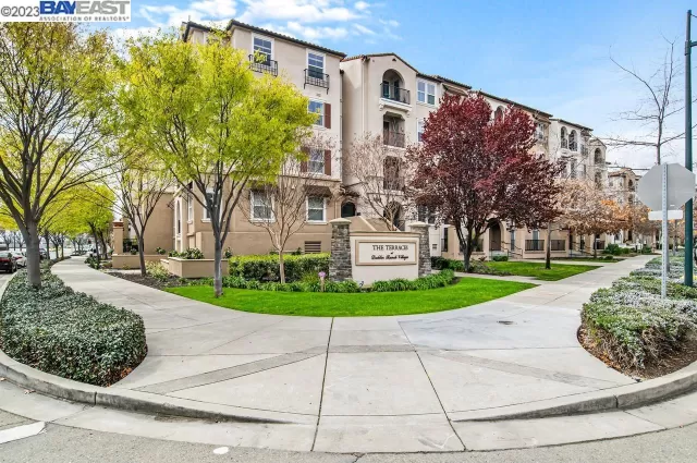 MLS: 41044992 Condo For Sale