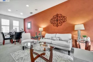 Photo #6: 41045007 Listing