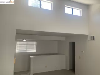 Photo #2: 41045198 Listing