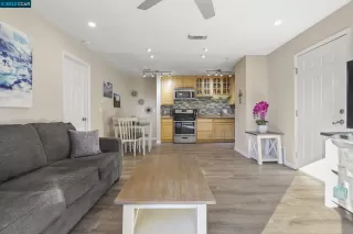 Photo #2: 41045308 Listing 