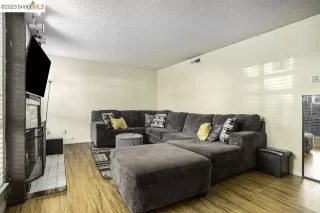 Photo #5: 41045647 Listing 