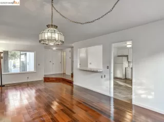 Photo #5: 41045664 Listing