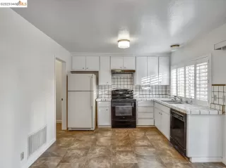 Photo #6: 41045664 Listing