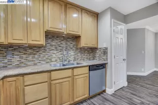 Photo #6: 41045701 Listing 