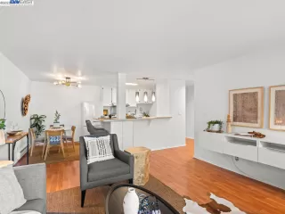 Photo #2: 41045776 Listing