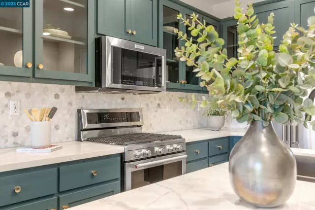 MLS: 41046373 Condo For Sale