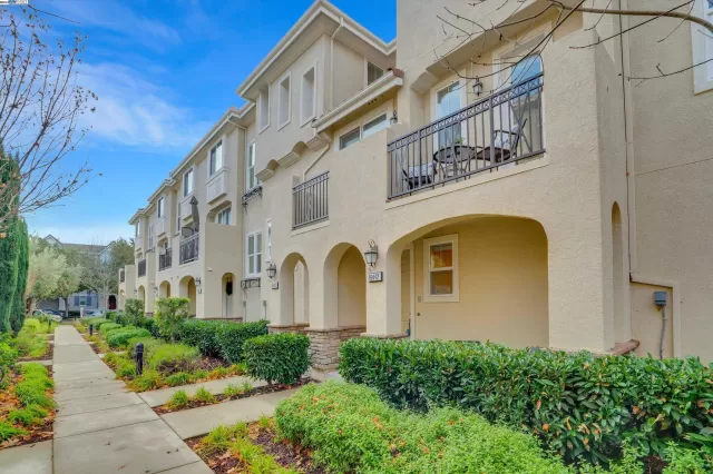 MLS: 41046412 Condo For Sale