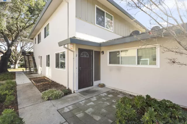 MLS: 41046684 Condo For Sale