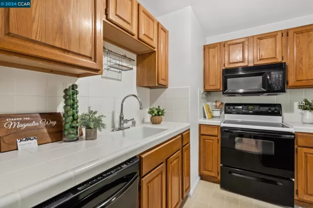 MLS: 41046734 Condo For Sale