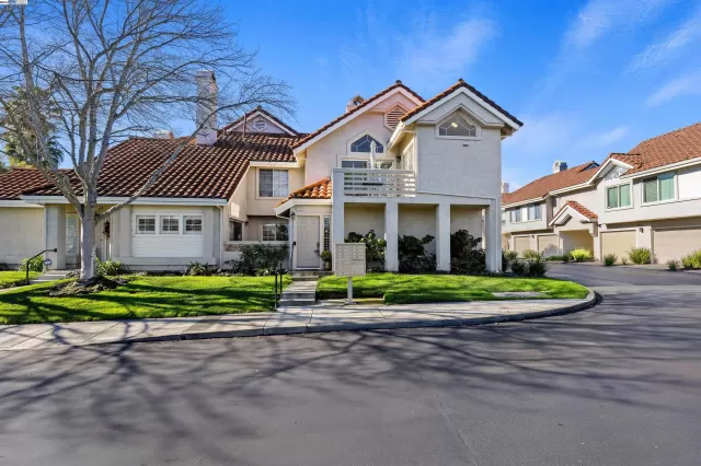 MLS: 41046862 Condo For Sale