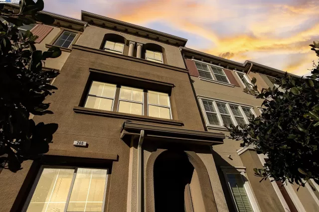 MLS: 41046895 Condo For Sale