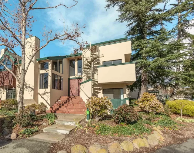 MLS: 41046902 Condo For Sale