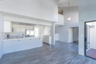 Photo #5: 41046902 Listing