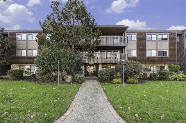 MLS: 41046932 Condo For Sale