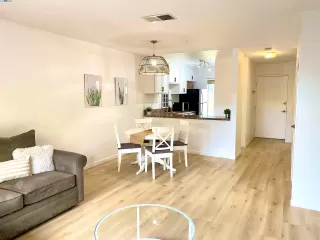 Photo #6: 41046997 Listing