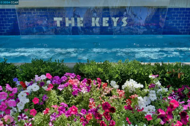 MLS: 41047081 Condo For Sale