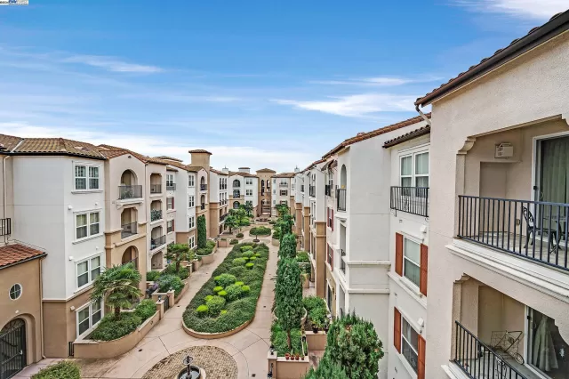 MLS: 41047096 Condo For Sale