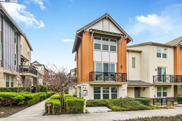 MLS: 41047101 Condo For Sale