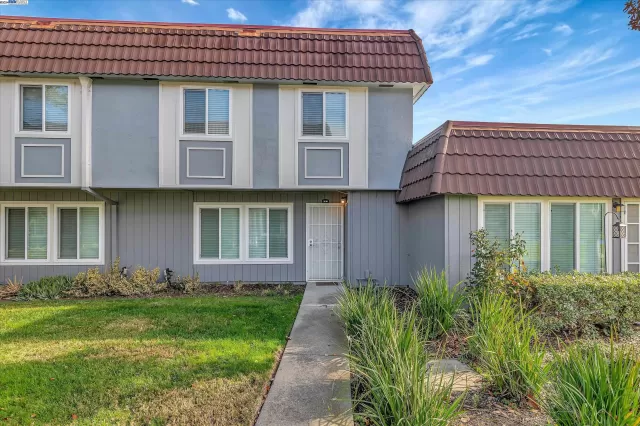 MLS: 41047140 Condo For Sale