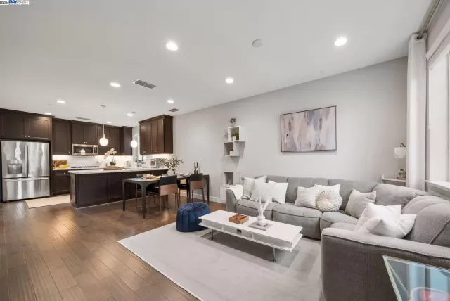 MLS: 41047248 Condo For Sale