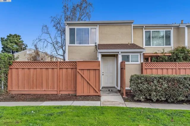 MLS: 41047669 Condo For Sale