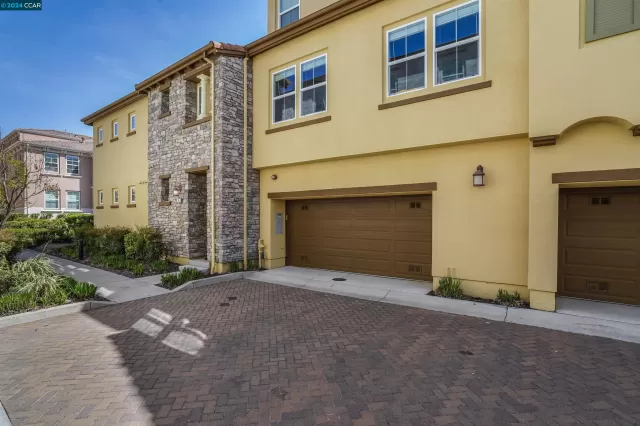 MLS: 41047673 Condo For Sale