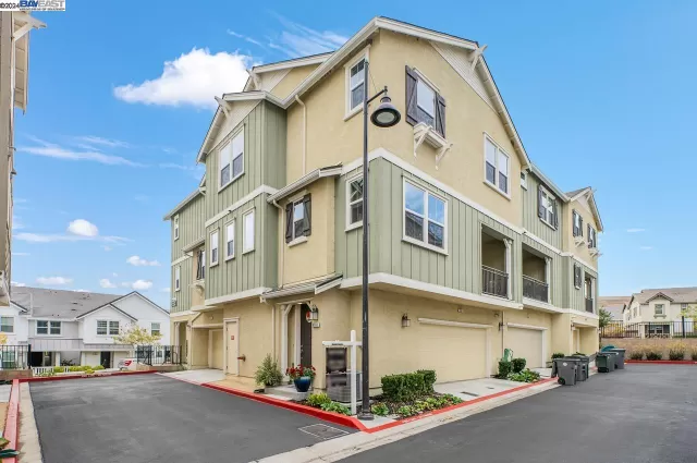 MLS: 41047882 Condo For Sale