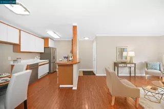 Photo #4: 41047975 Listing