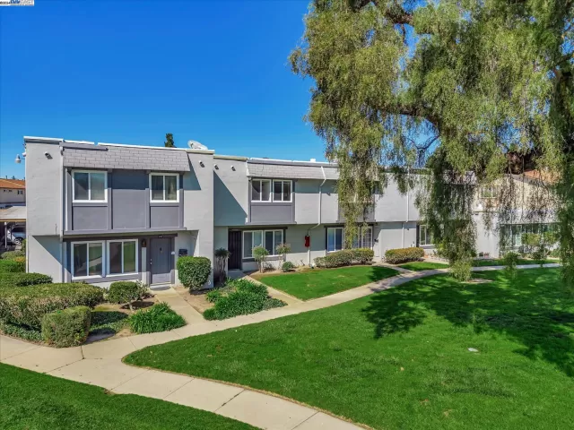 MLS: 41048113 Condo For Sale