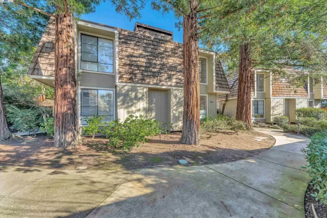 MLS: 41048121 Condo For Sale