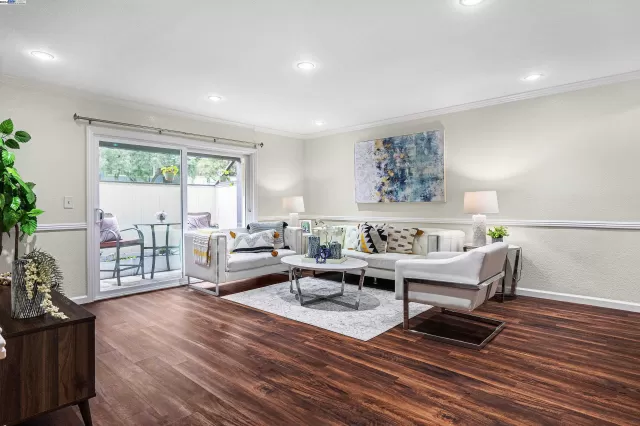 MLS: 41048163 Condo For Sale