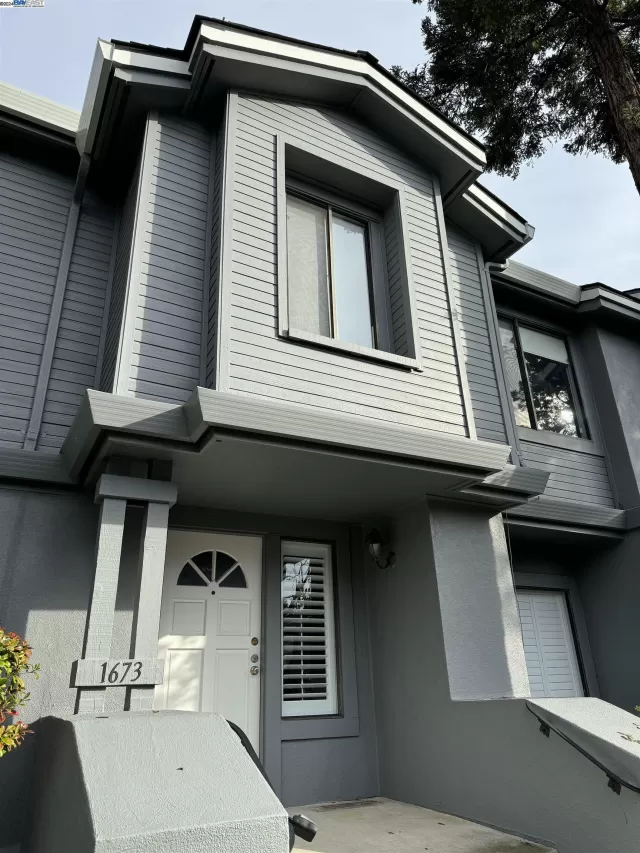 MLS: 41048181 Condo For Sale