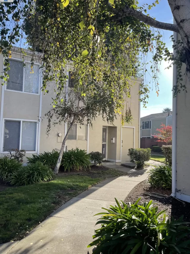 MLS: 41048387 Condo For Sale