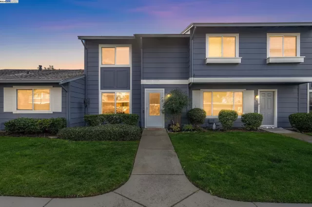 MLS: 41048419 Condo For Sale