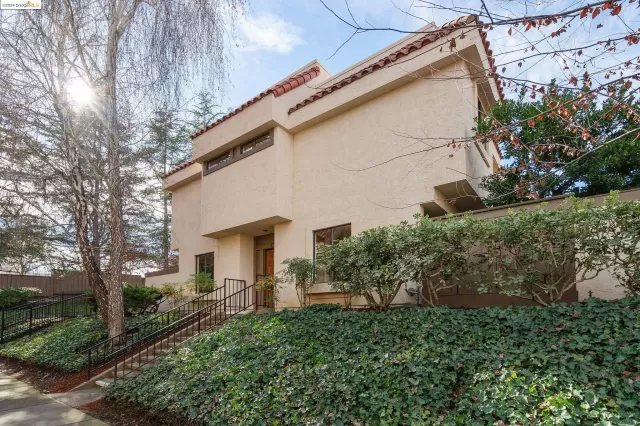 MLS: 41048437 Condo For Sale