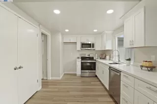 Photo #6: 41048569 Listing