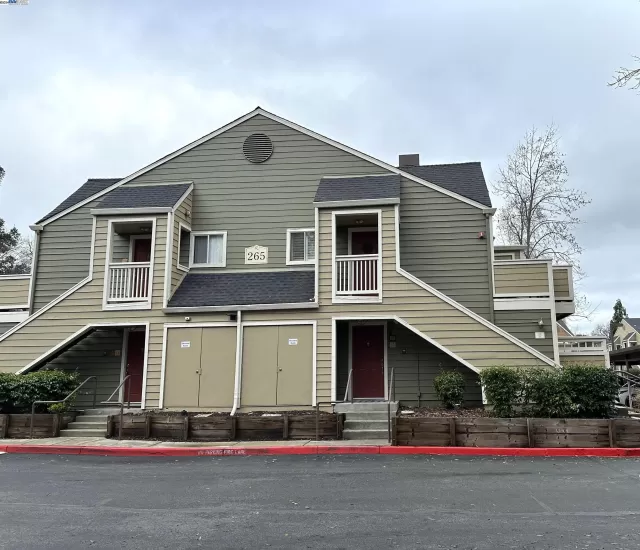 MLS: 41048601 Condo For Sale