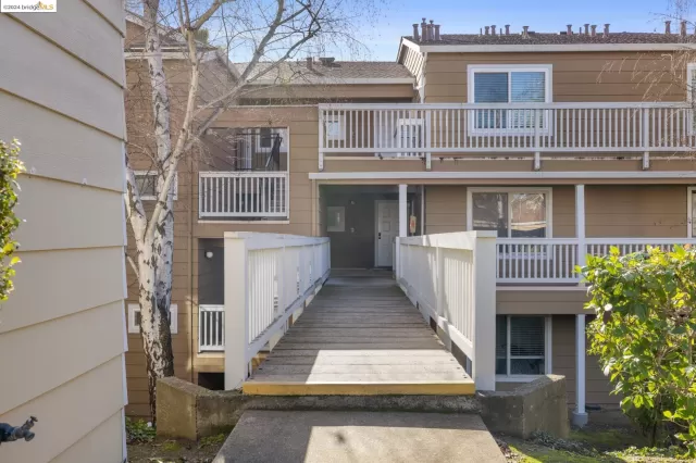 MLS: 41048633 Condo For Sale