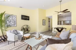 Photo #2: 41048633 Listing