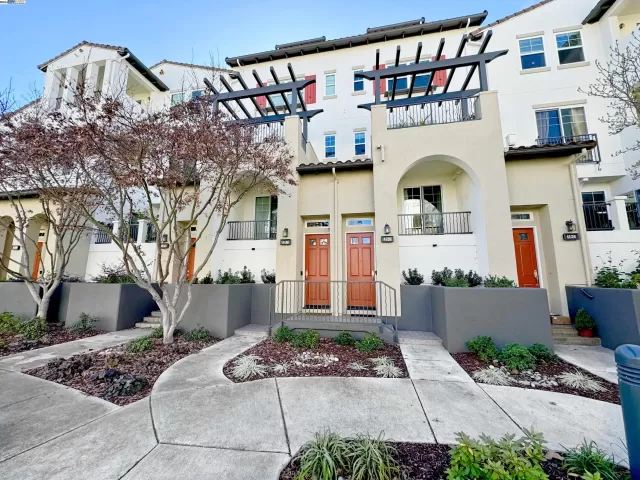 MLS: 41048753 Condo For Sale