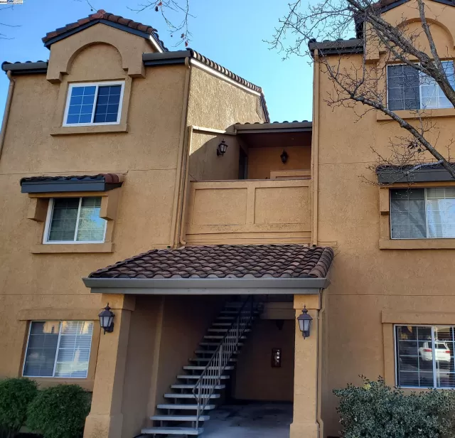 MLS: 41048761 Condo For Sale
