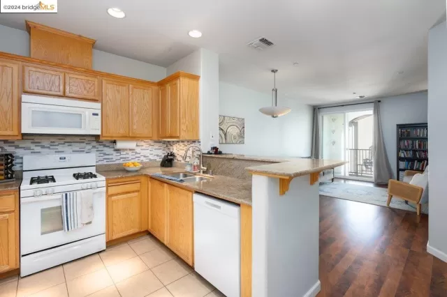 MLS: 41048992 Condo For Sale