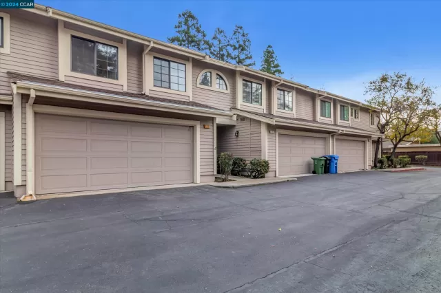 MLS: 41049008 Condo For Sale