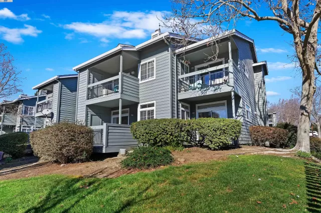 MLS: 41049051 Condo For Sale